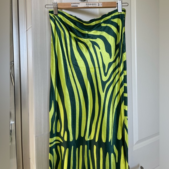 TOPSHOP Green satin printed skirt - Picture 7 of 9